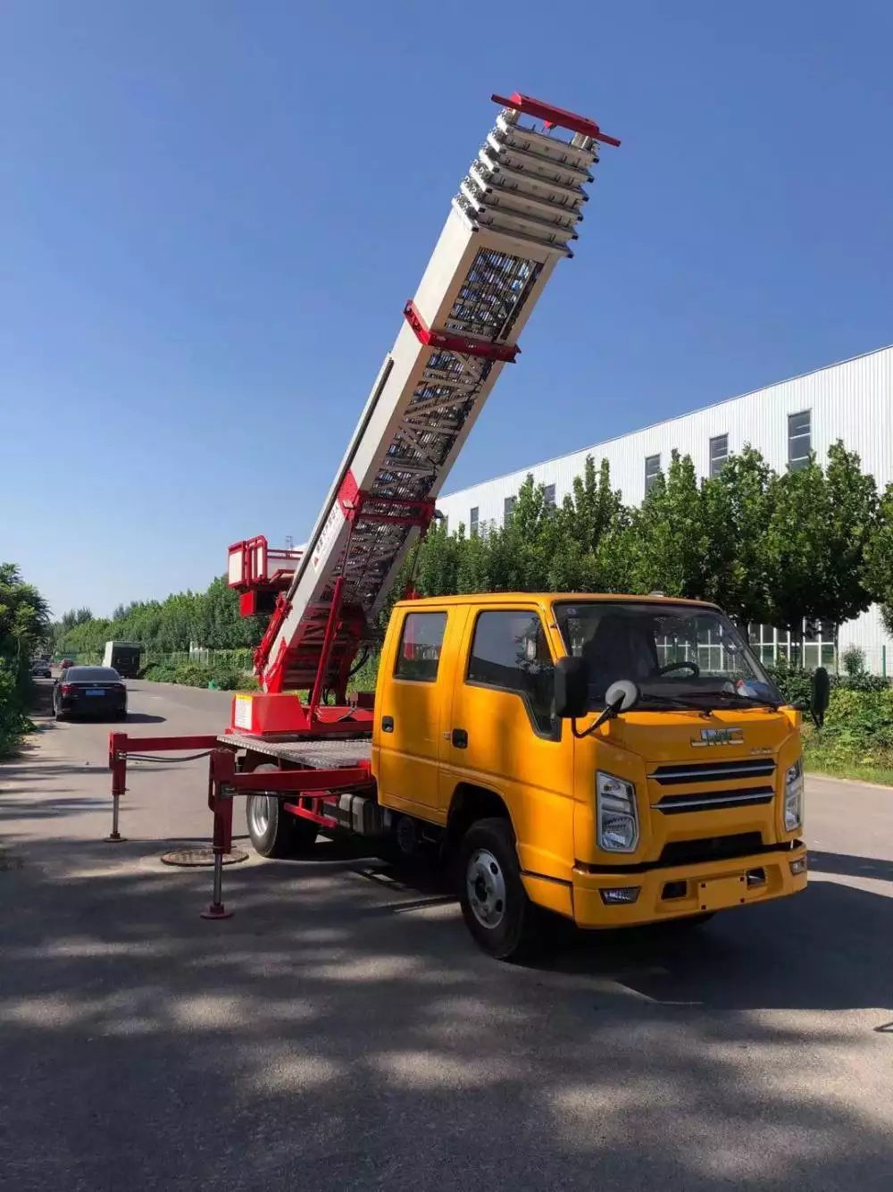 石家庄附近的云梯车出租服务：轻松解决高空作业需求