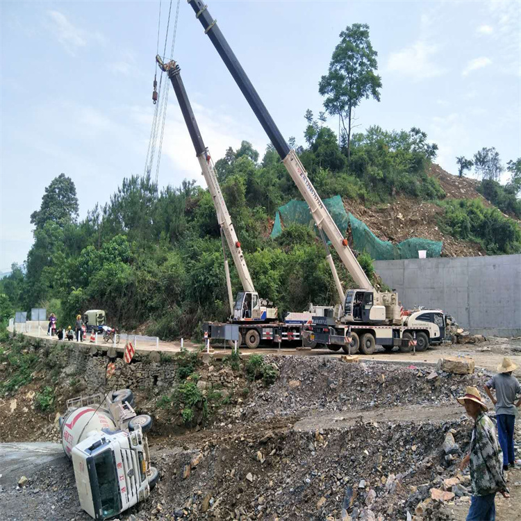 石家庄汽车掉沟里叫吊车救援要多少钱